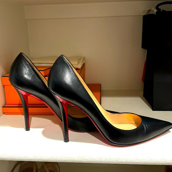 Christian LOUBOUTIN Black Apostrophy pumps 38 - Picture 1 of 5
